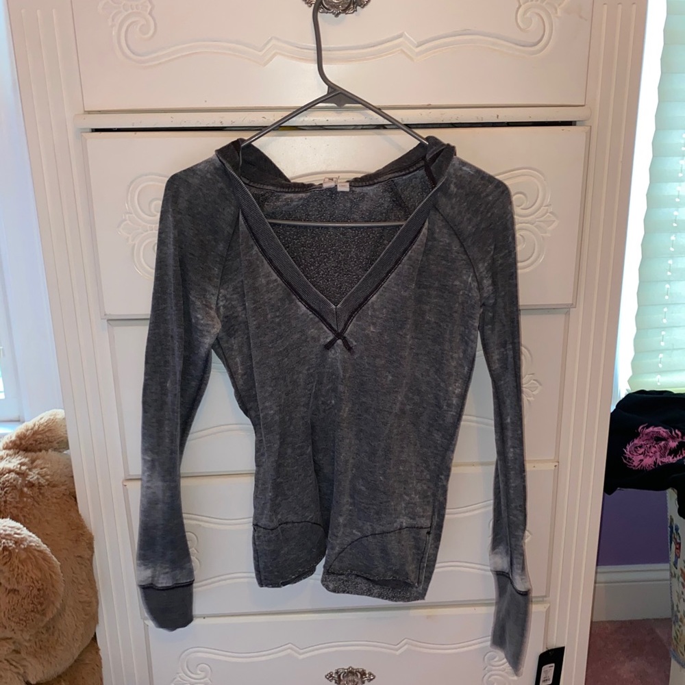 Grey sweatshirt